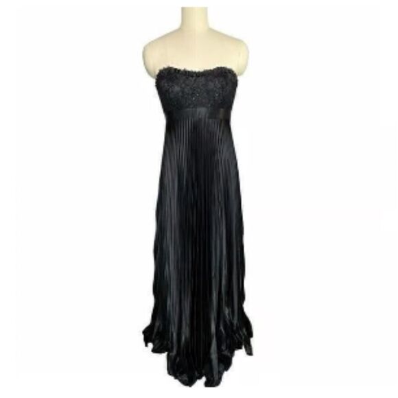 Badgley Mischka Black Satin Lace
Pleated Gown | Size6 - Picture 1 of 10